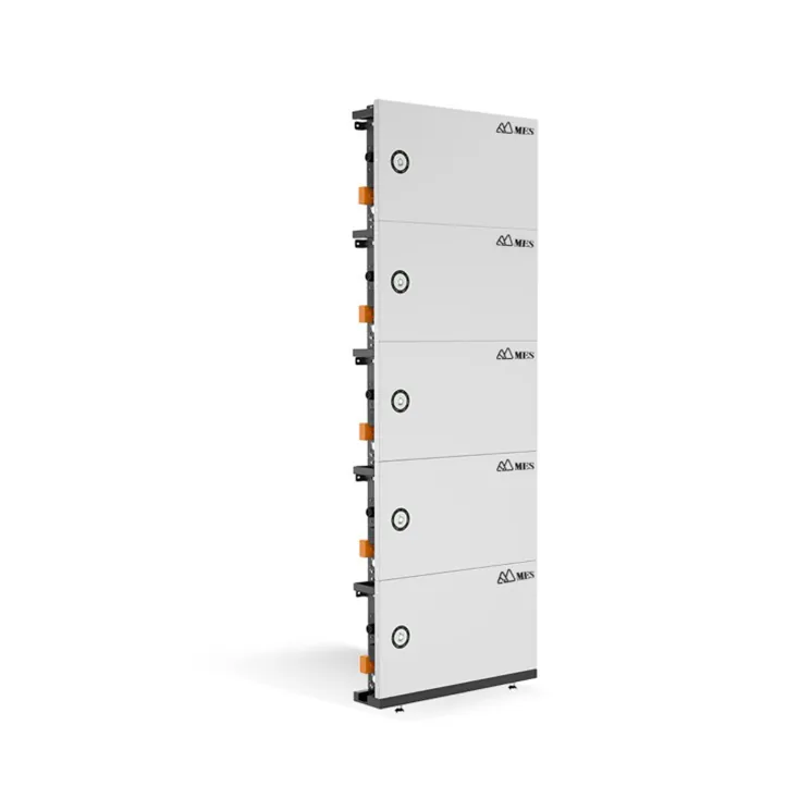 Fünf gestapelte LBM-5220S Batteriemodule auf einer Bodenkonsole
